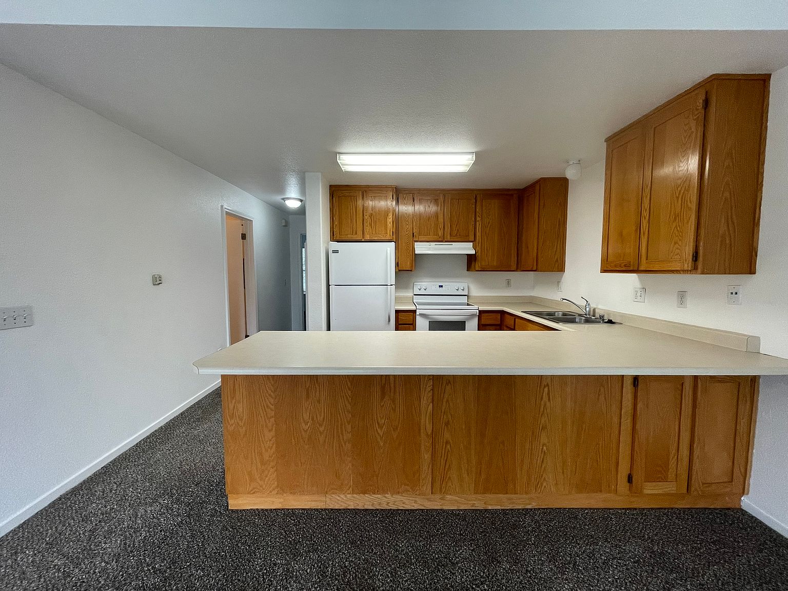 2428 Edgewater Dr photo 4