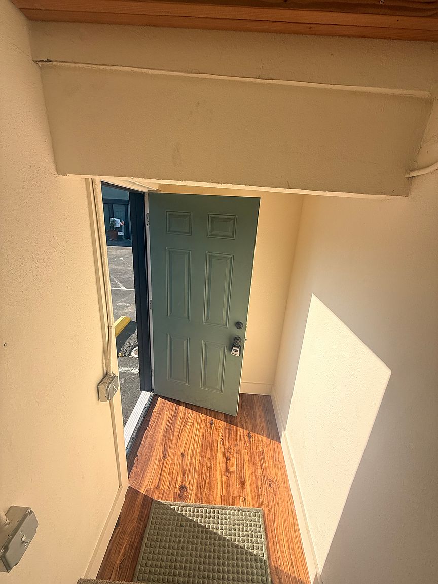 645 Marina Vista Ave photo 2