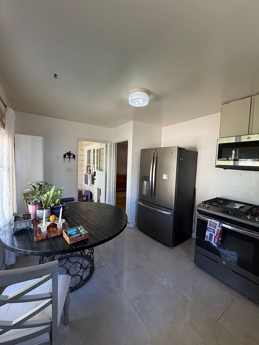 2242 Overlook Dr photo 4