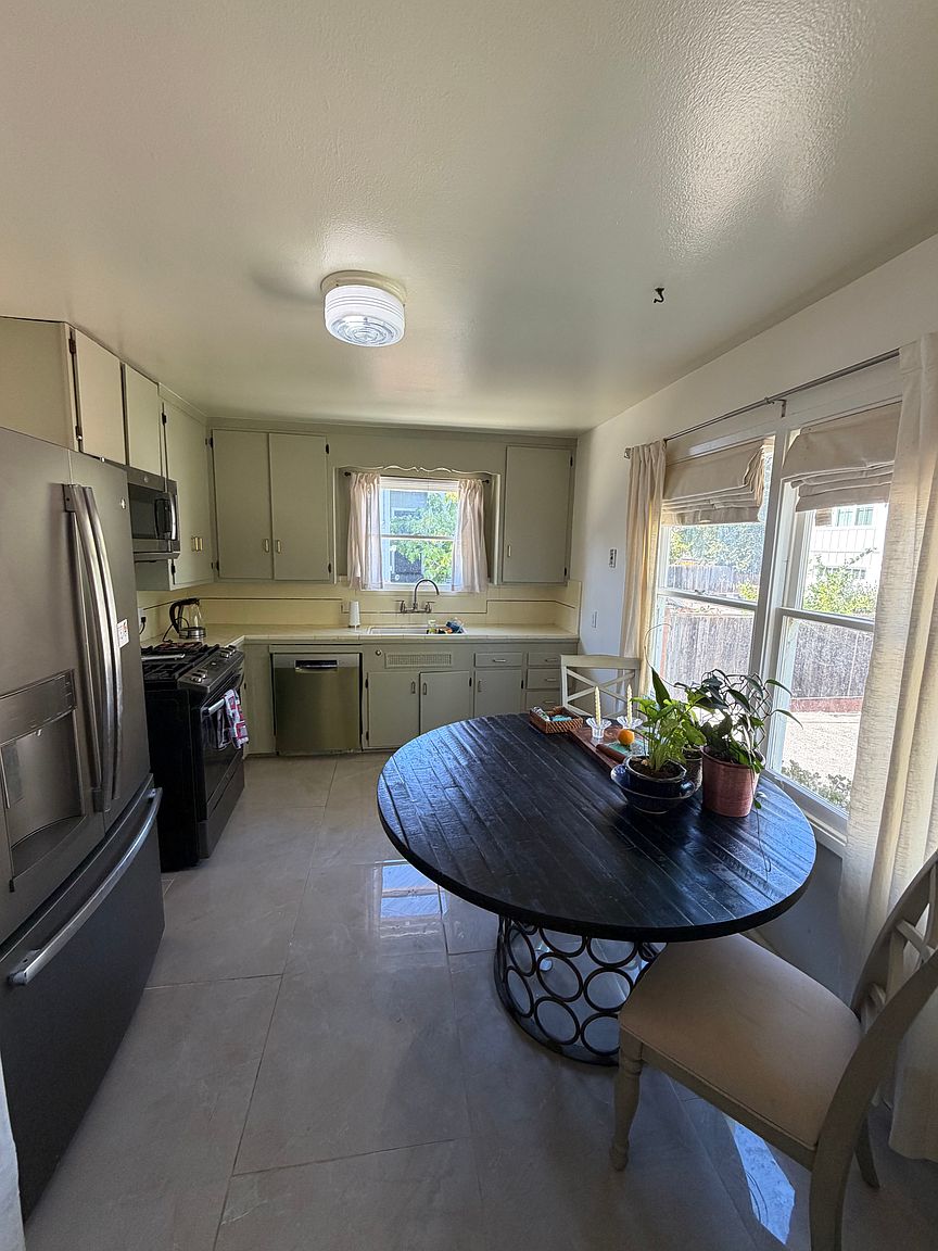 2242 Overlook Dr photo 3