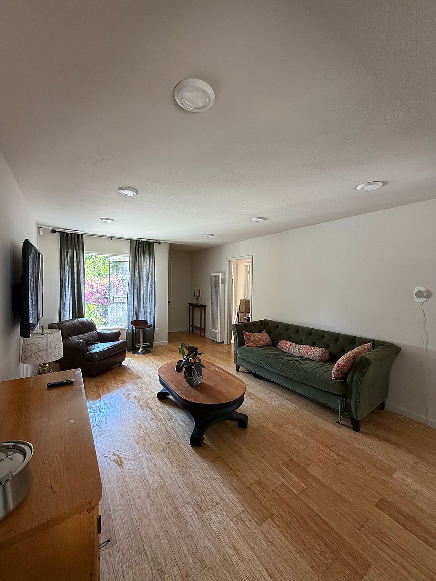 2242 Overlook Dr photo 2