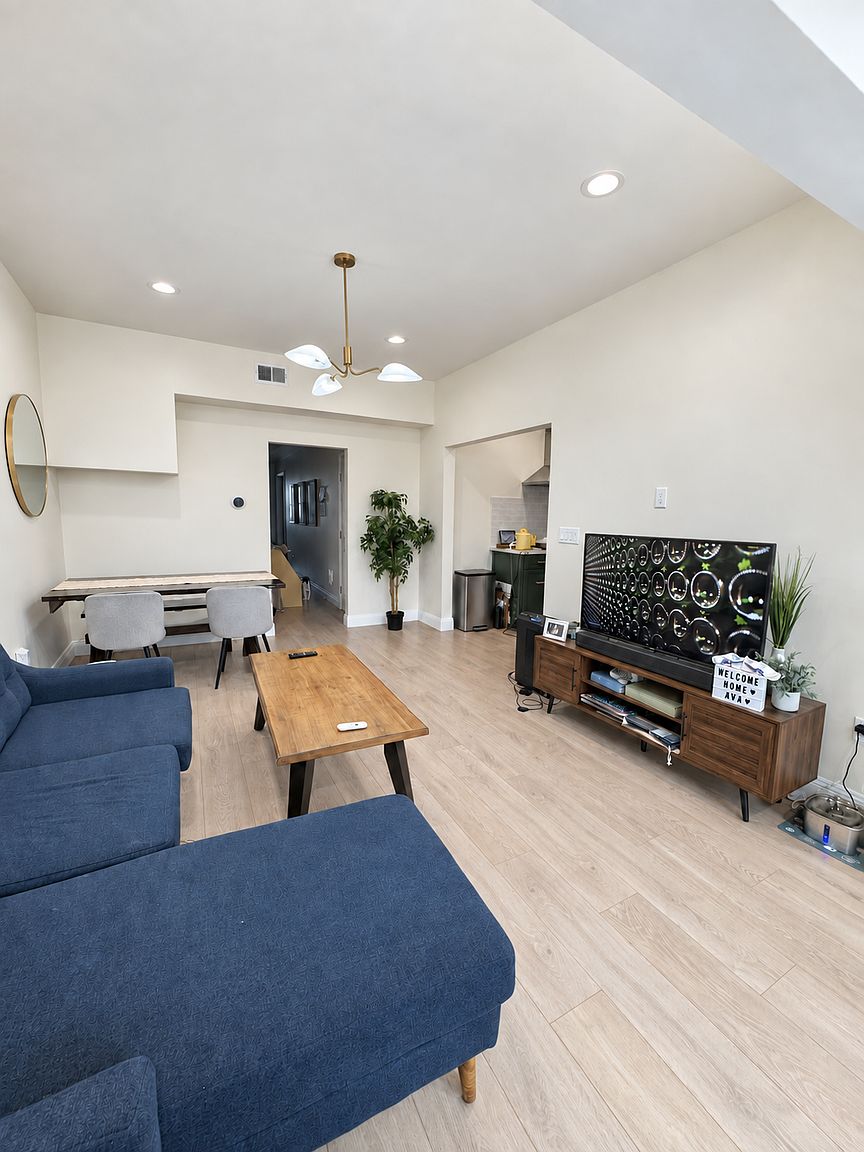 1209 Broderick St photo 5