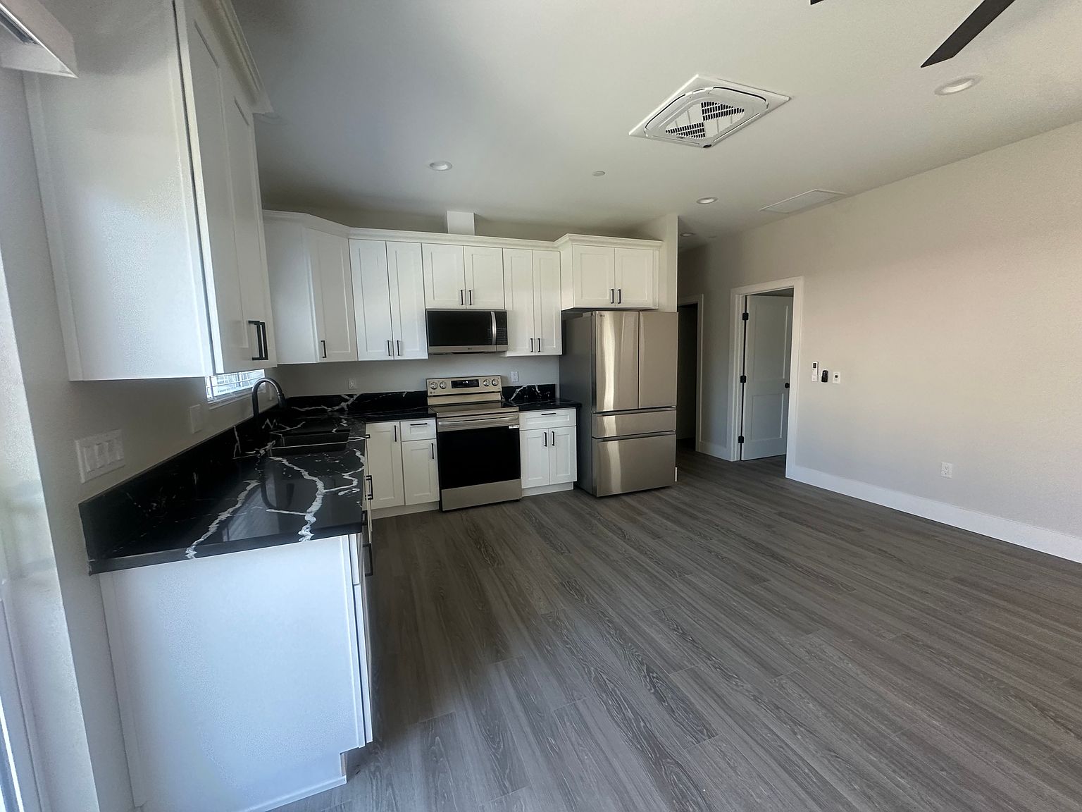 940 D St photo 5