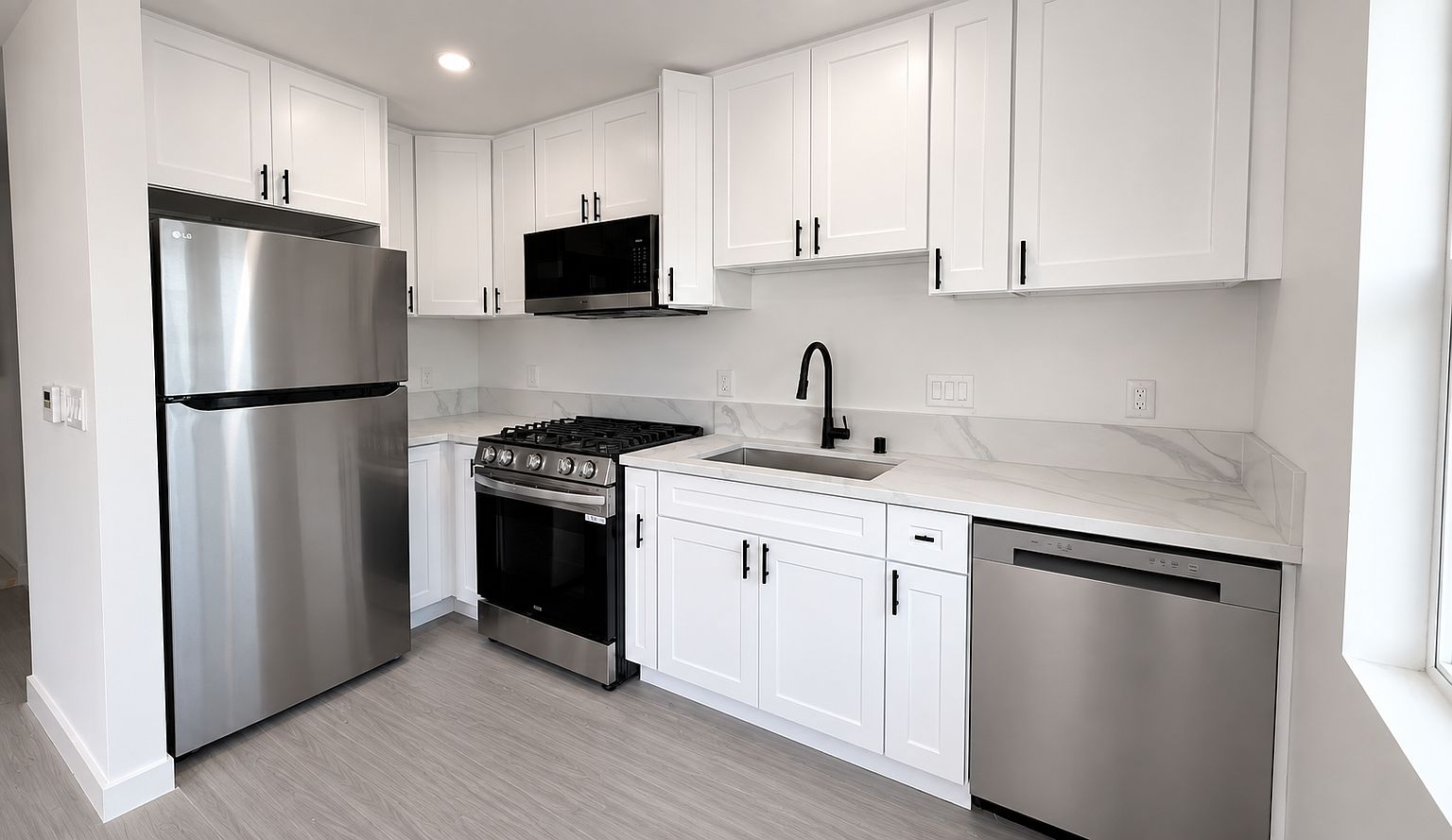 4134 Swift Ave photo 2