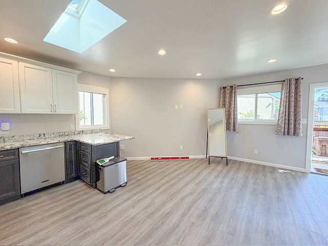160 Dunham Ct photo 5