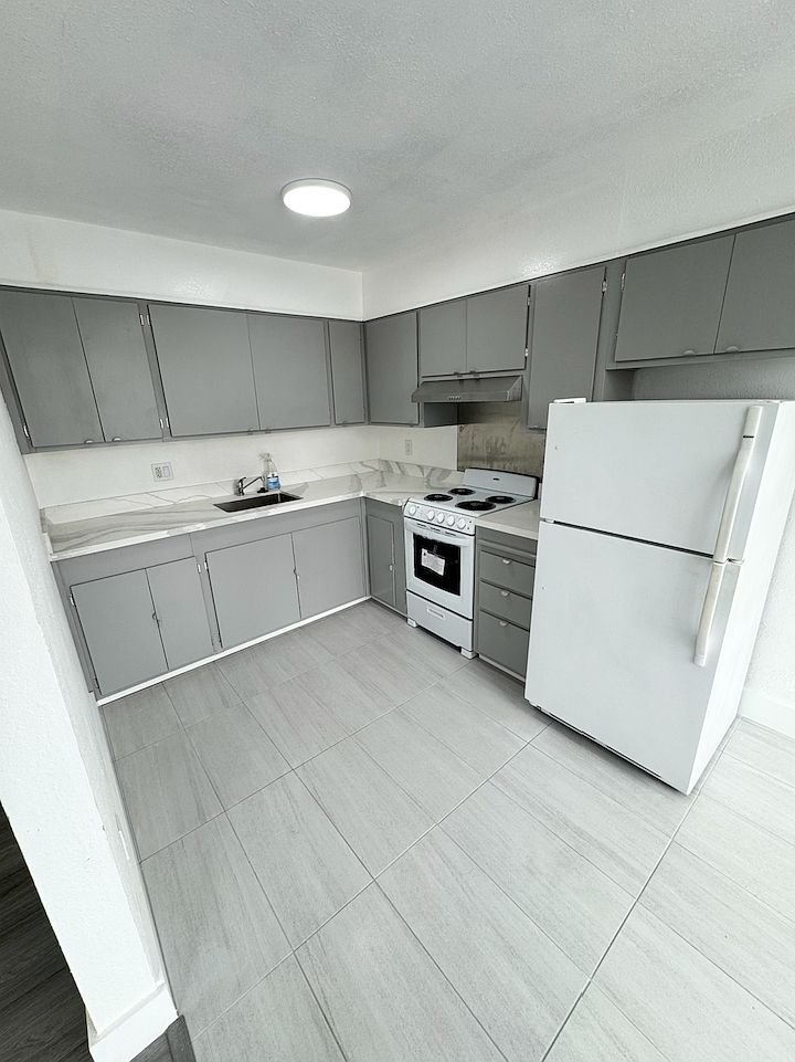 950 Quintara St photo 3
