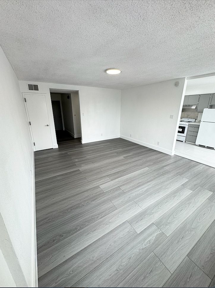 950 Quintara St photo 2