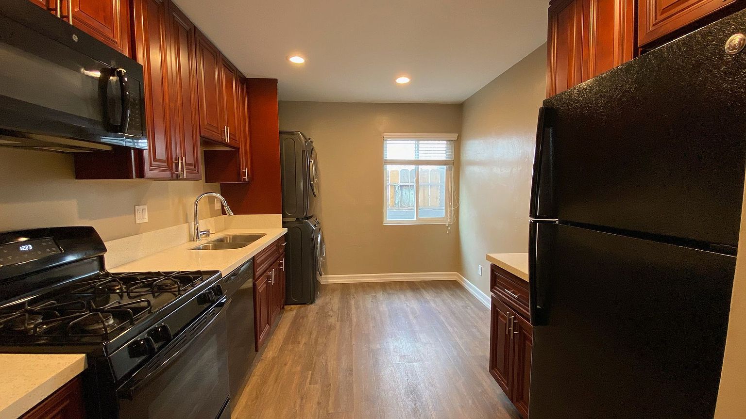 4245 Euclid Ave photo 3