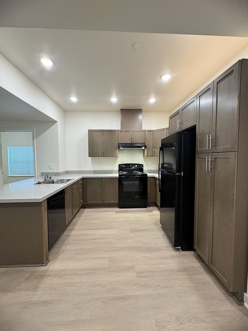 0BR/1BA Apartment on Asti Road · Cloverdale photo 5