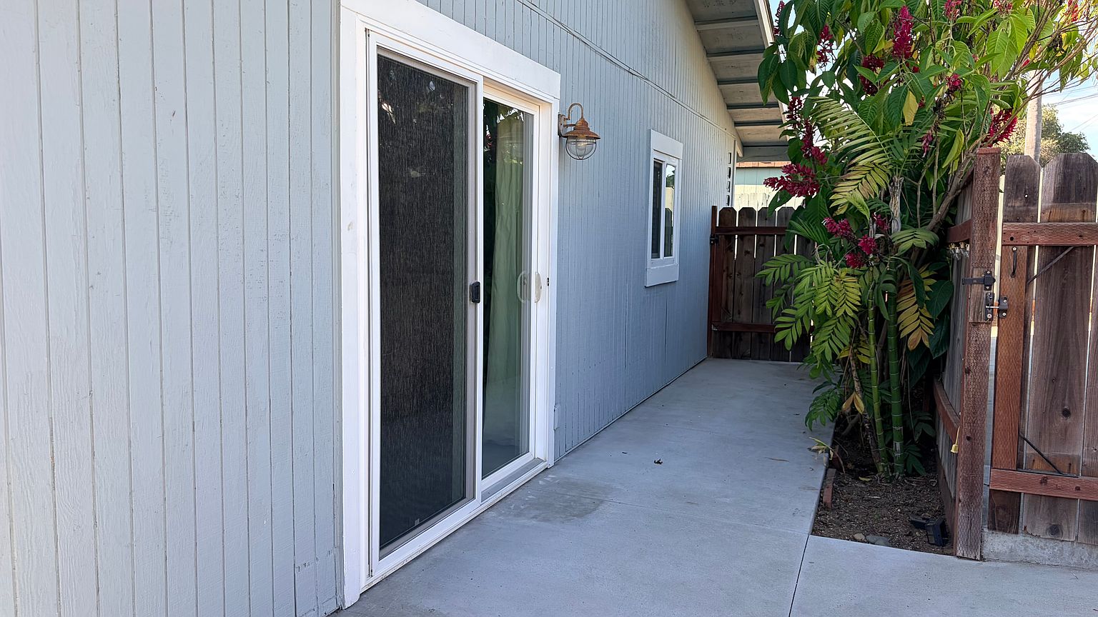 1040 Gardena Rd photo 5