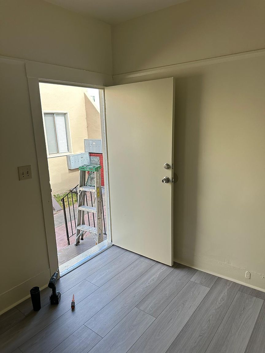 5477 Bancroft Ave photo 2