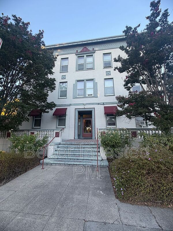 526 B St photo 2