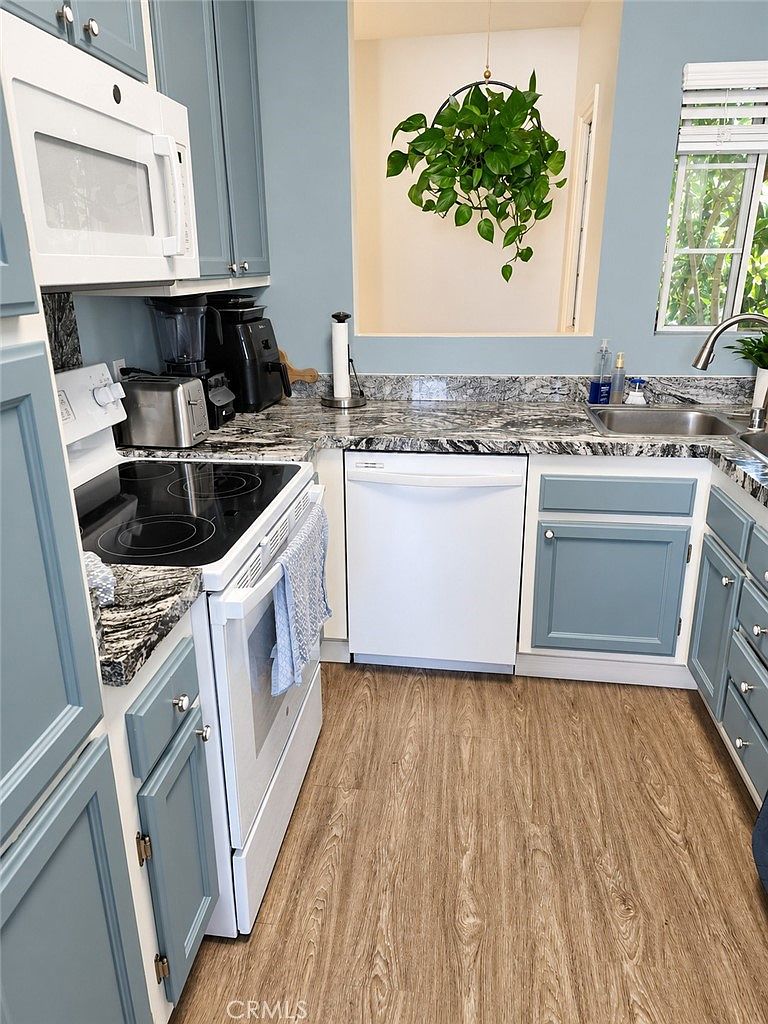 512.5 Dahlia Ave photo 4