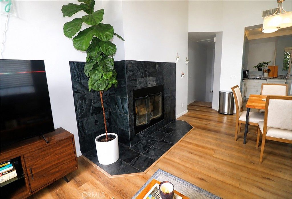 512.5 Dahlia Ave photo 2