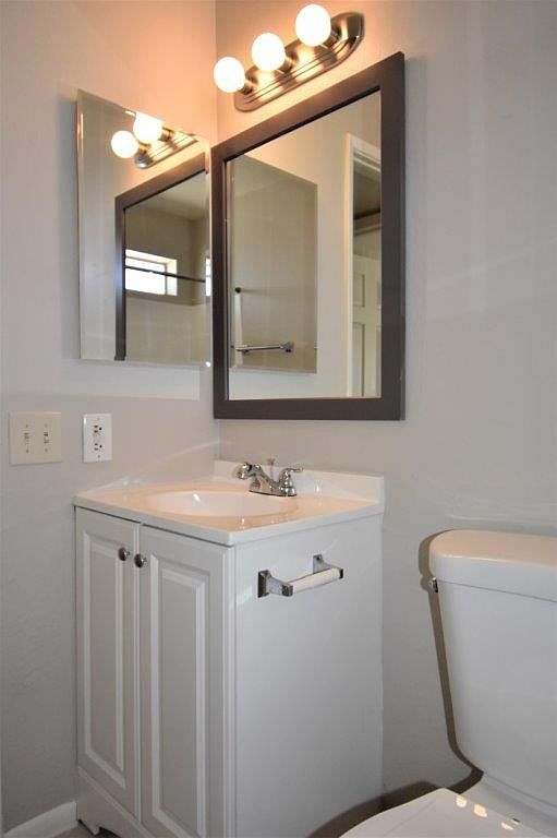 2426 E Waltann Ln photo 4