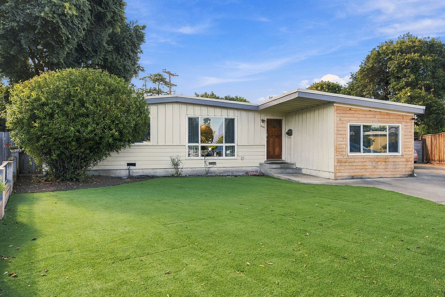 1075 Chico Ct photo 2