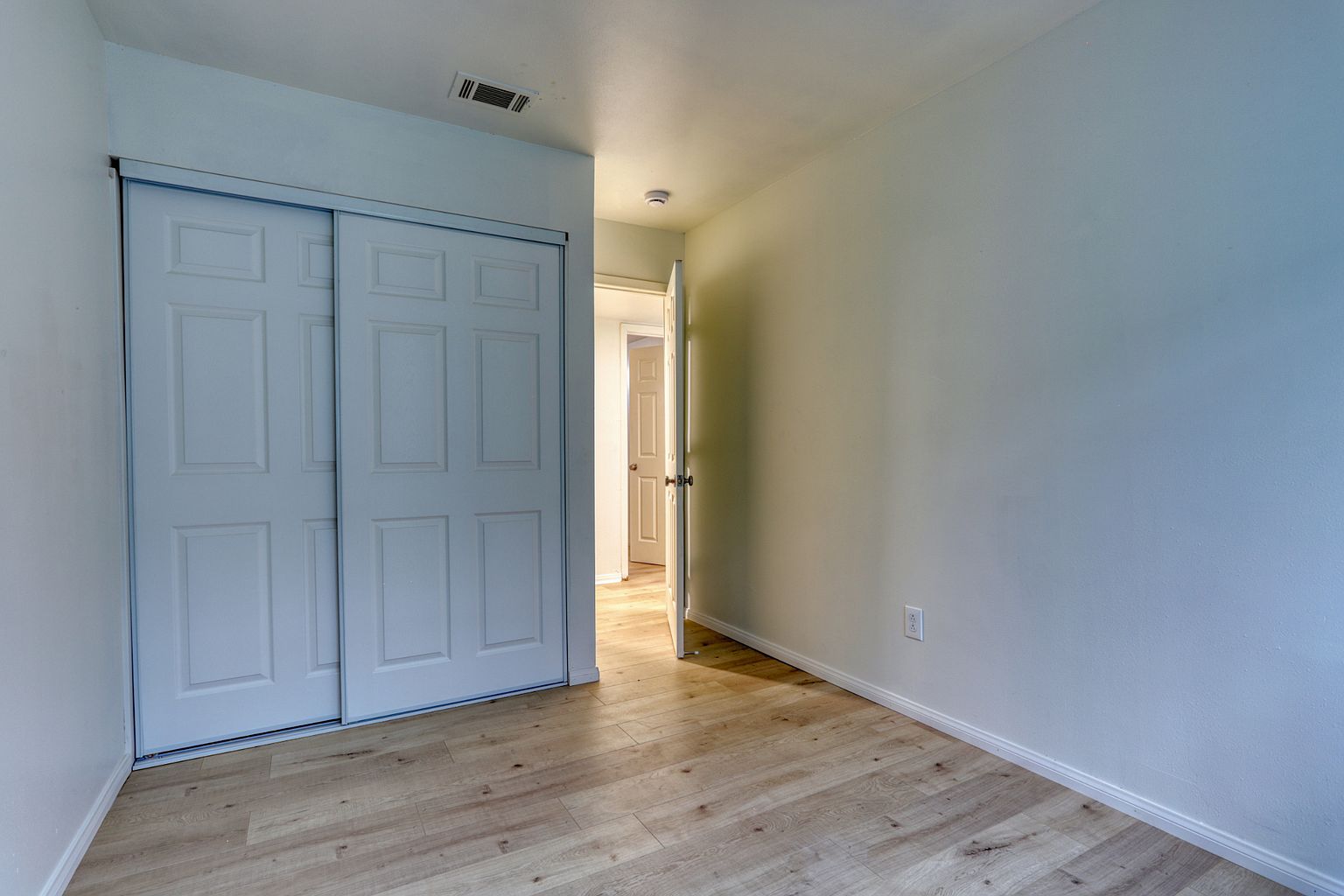 147 Euclid Ave photo 4