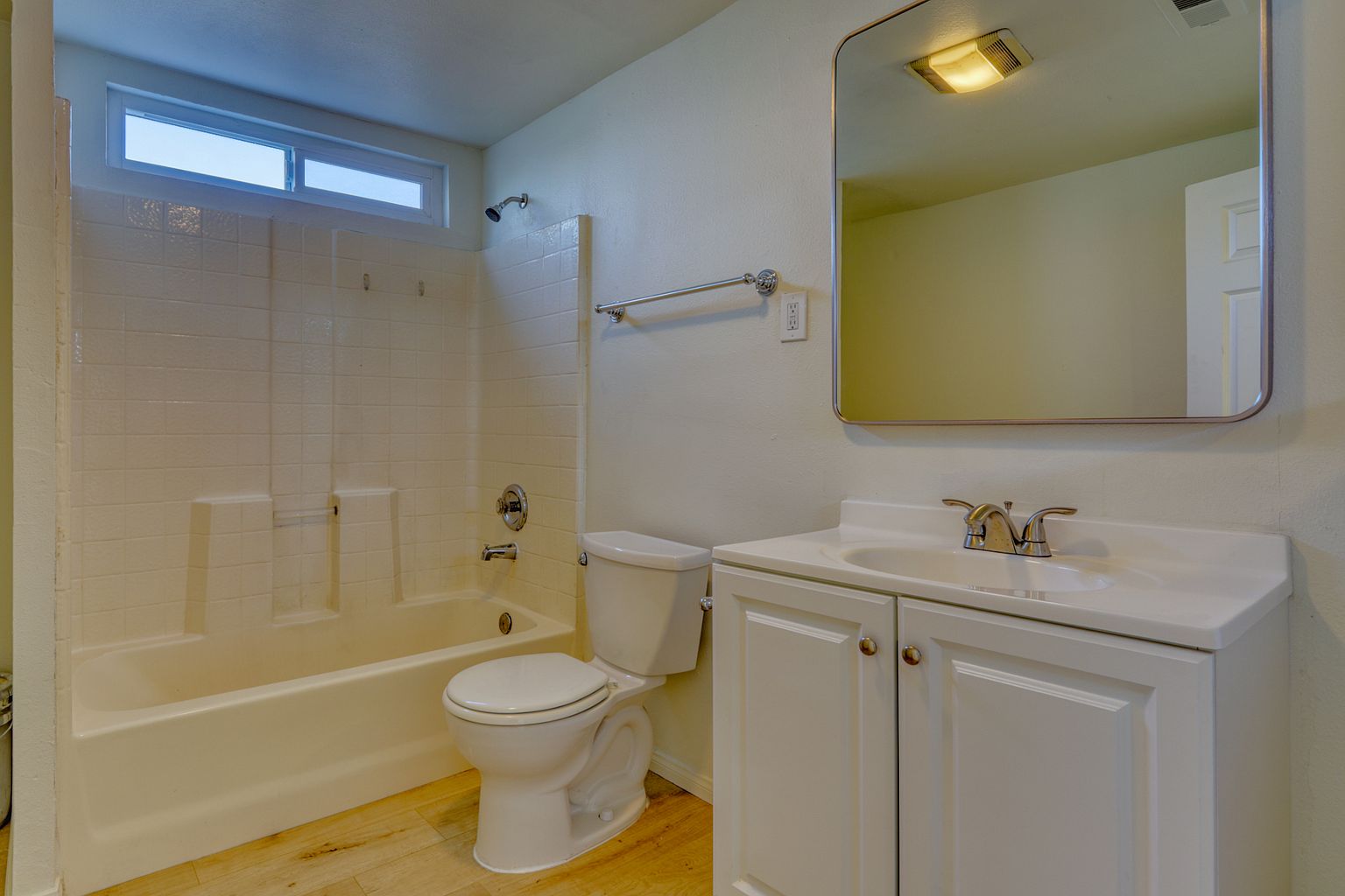 147 Euclid Ave photo 3