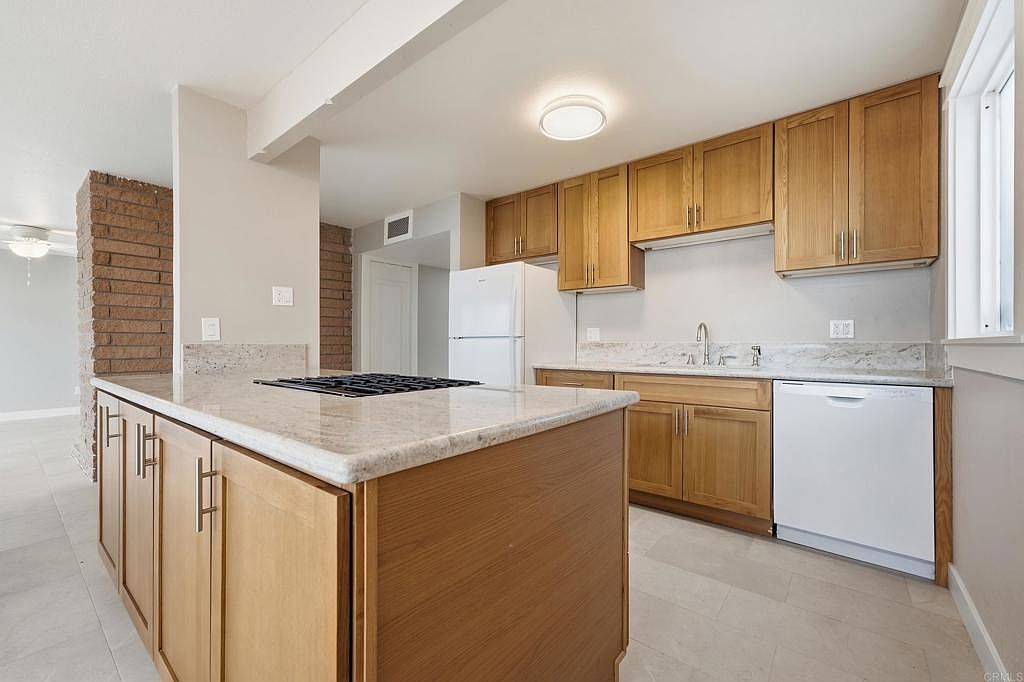 1550 Seacoast Dr photo 2