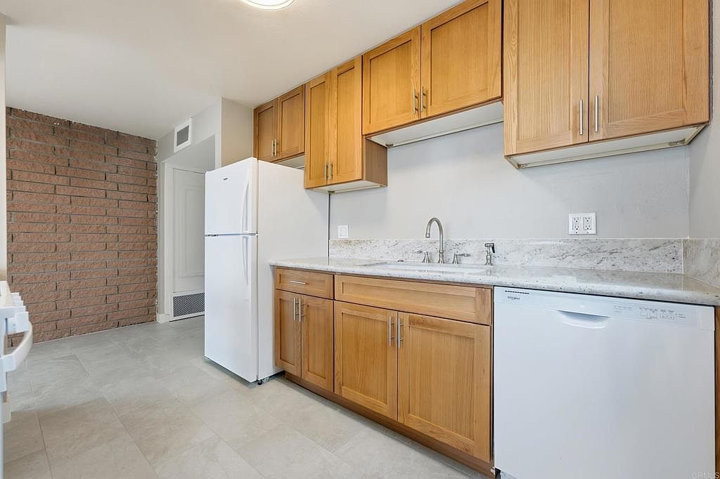 1550 Seacoast Dr photo 3