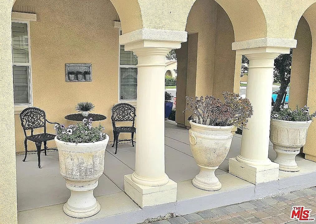 678 W Jardin Ter photo 3