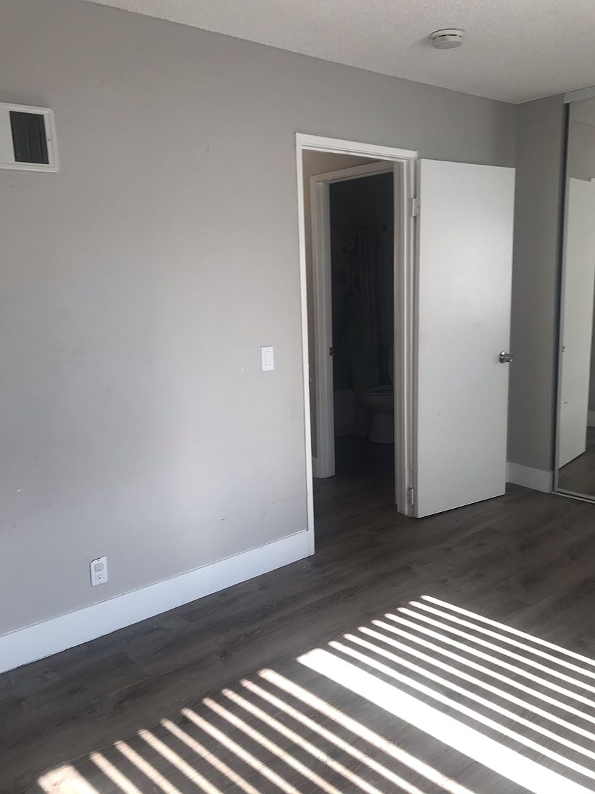 4061 Van Dyke Ave photo 4