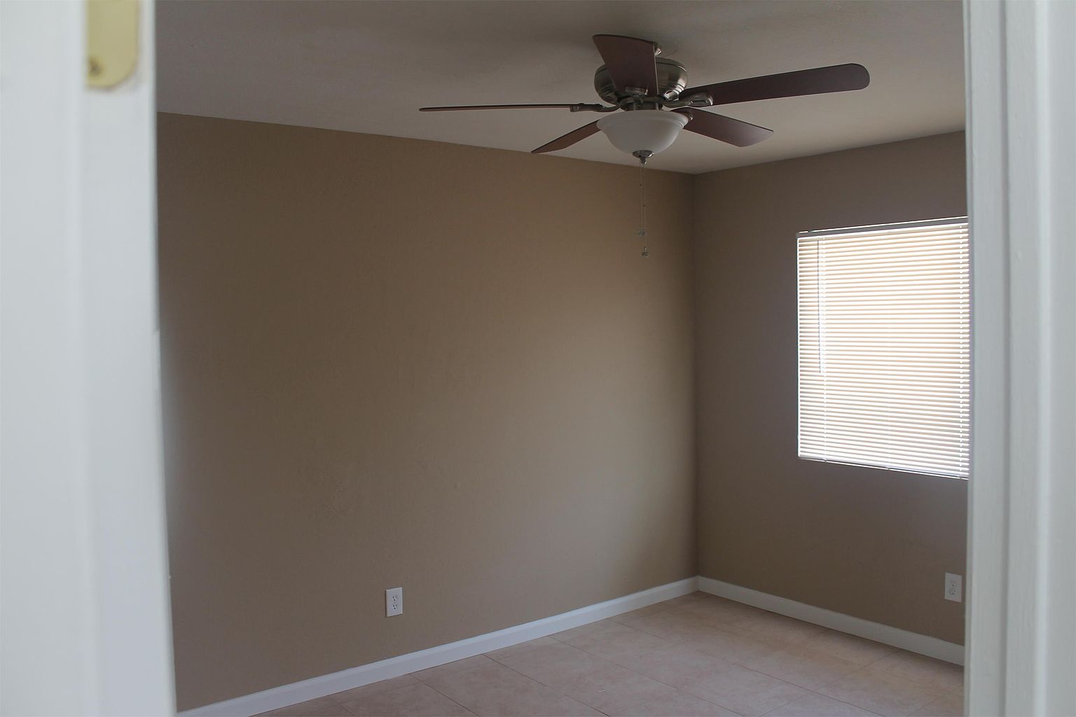 12382-12390 Lakeshore Dr photo 5