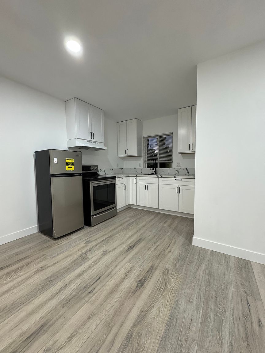 1418 El Prado Pl photo 2