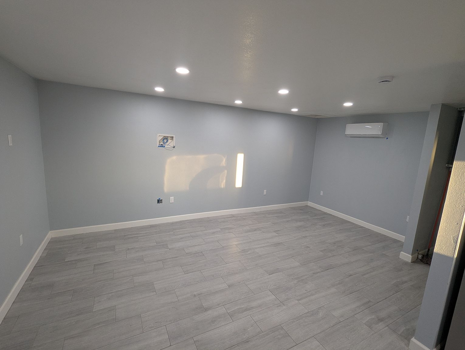 1567 Skyline Dr photo 2