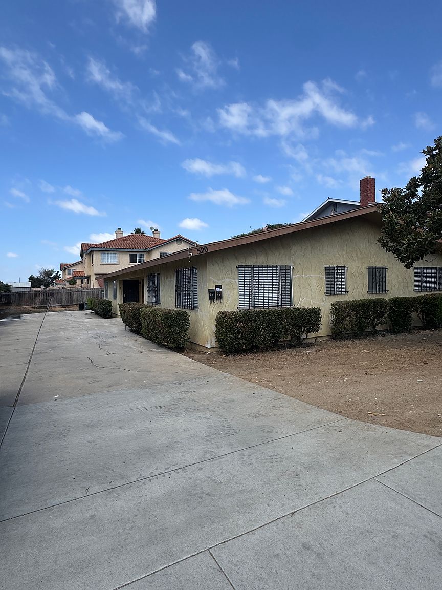 520 Oxford St photo 4
