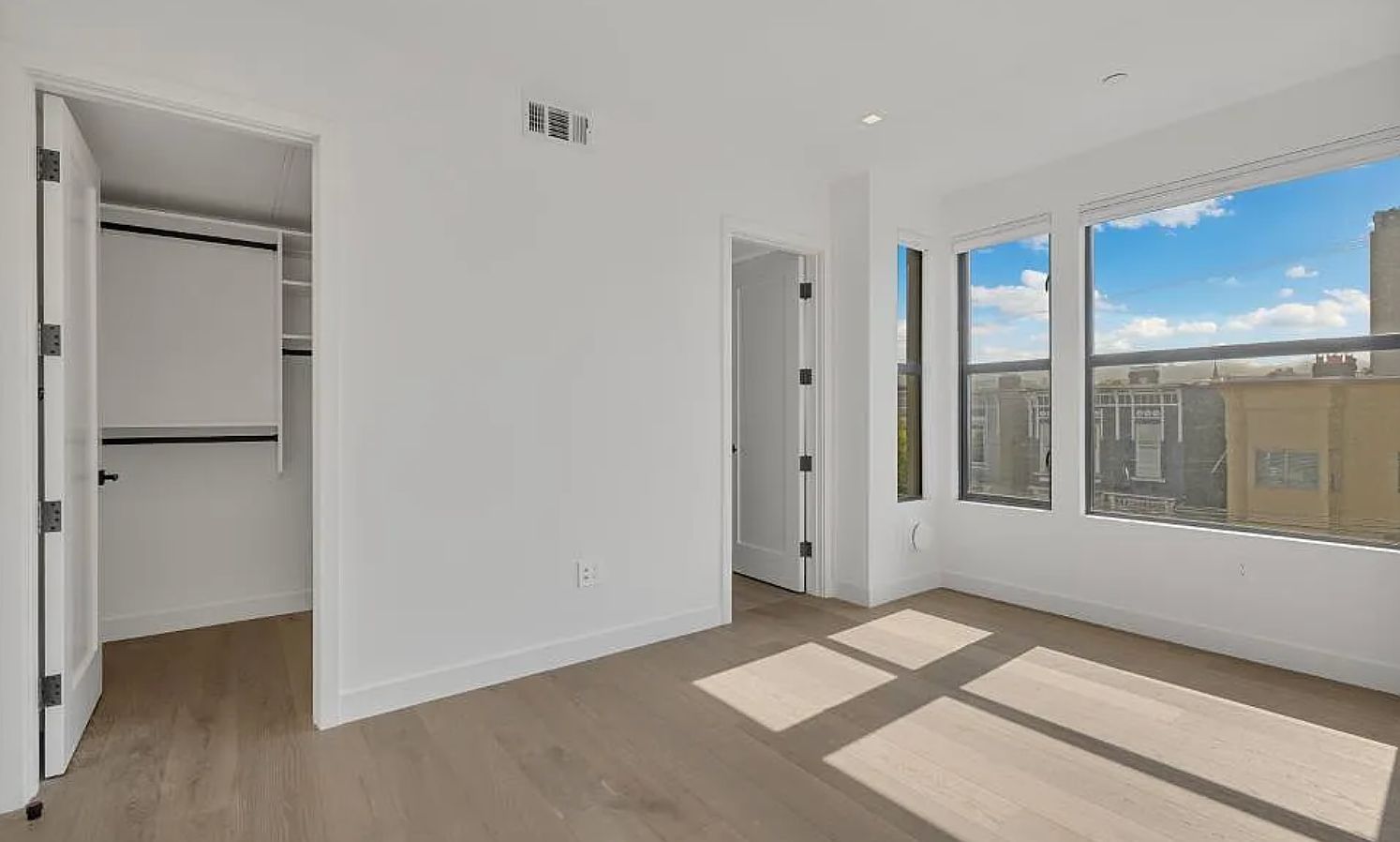 1103 S Van Ness Ave photo 5