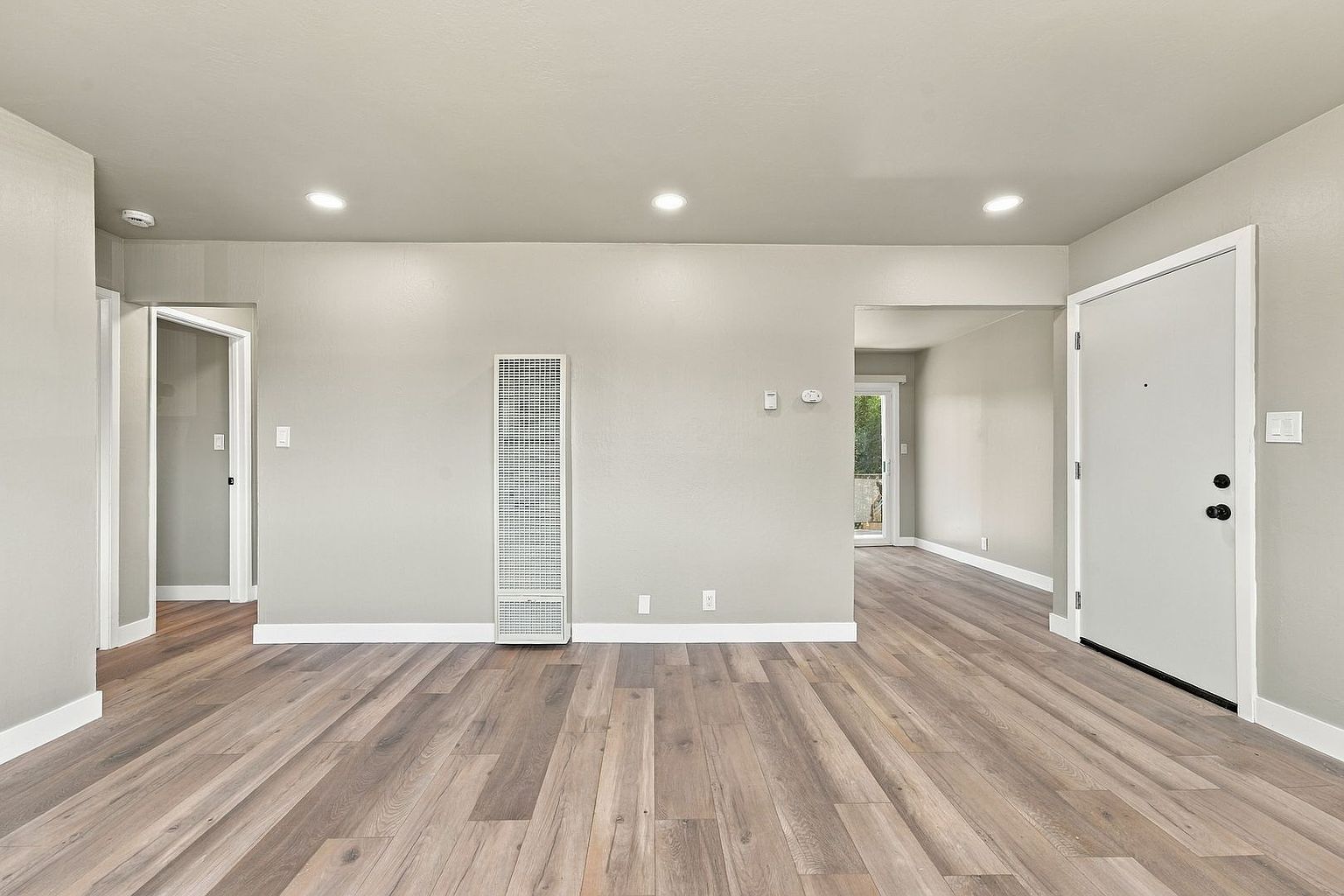 821 Blossom Way photo 3
