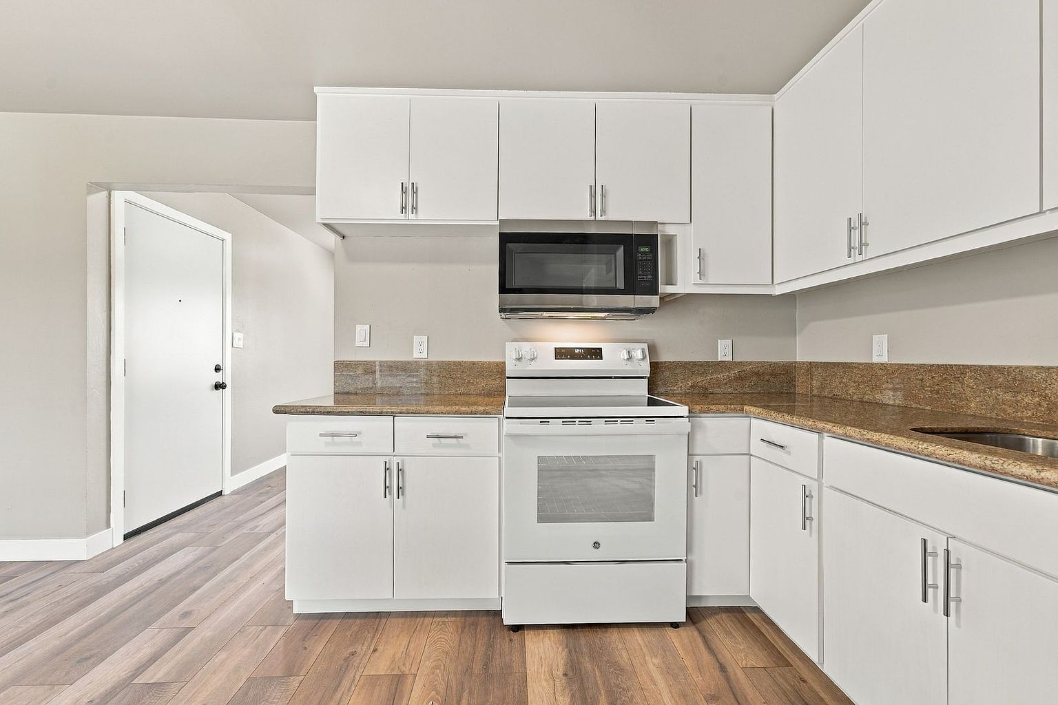 821 Blossom Way photo 5