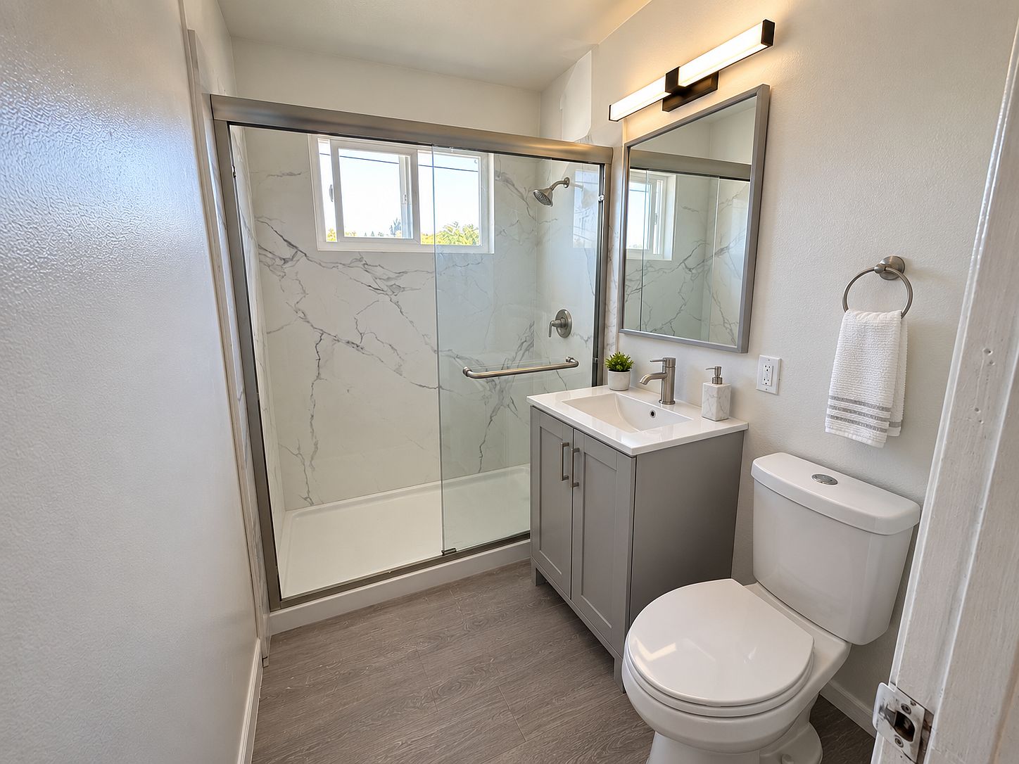 6561 Graham Ave photo 3