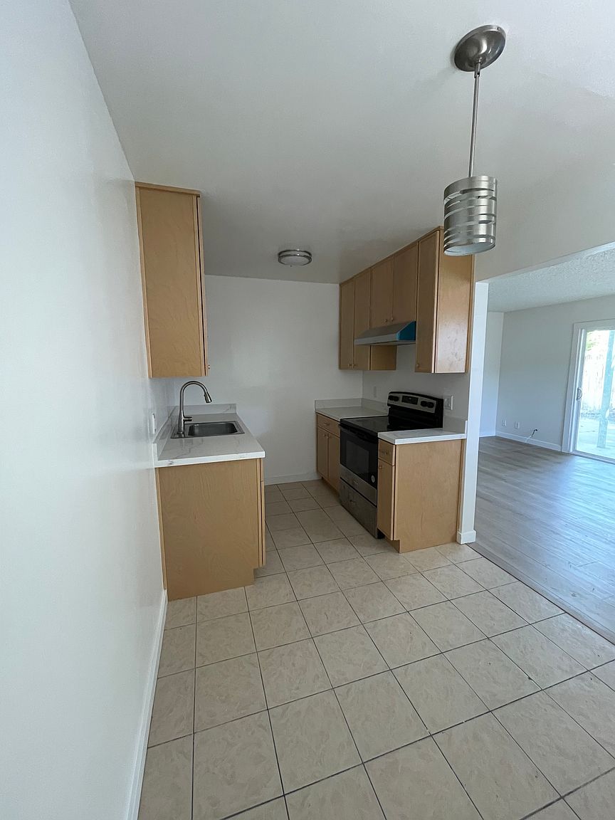 1718 Arthur Ct photo 2