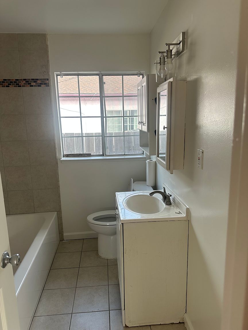 2BR/1BA Duplex on Mcdonald Ave · San Jose photo 5