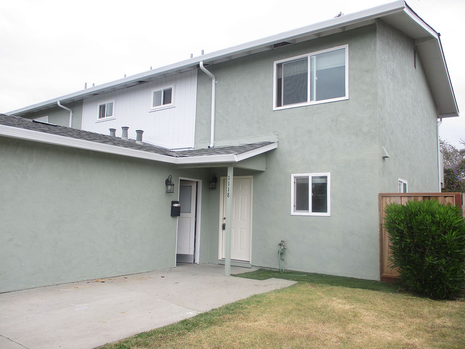 3BR/2BA Duplex on Walk Circle · Santa Cruz