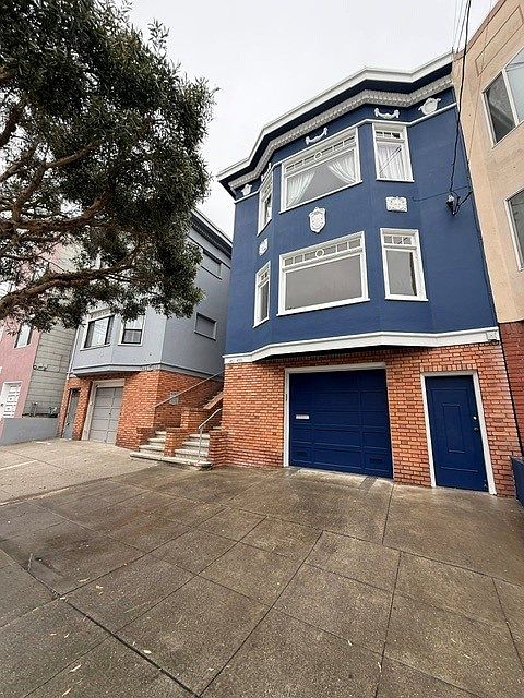 2BR/1BA Single Family House on 34th Ave · San Francisco photo 2