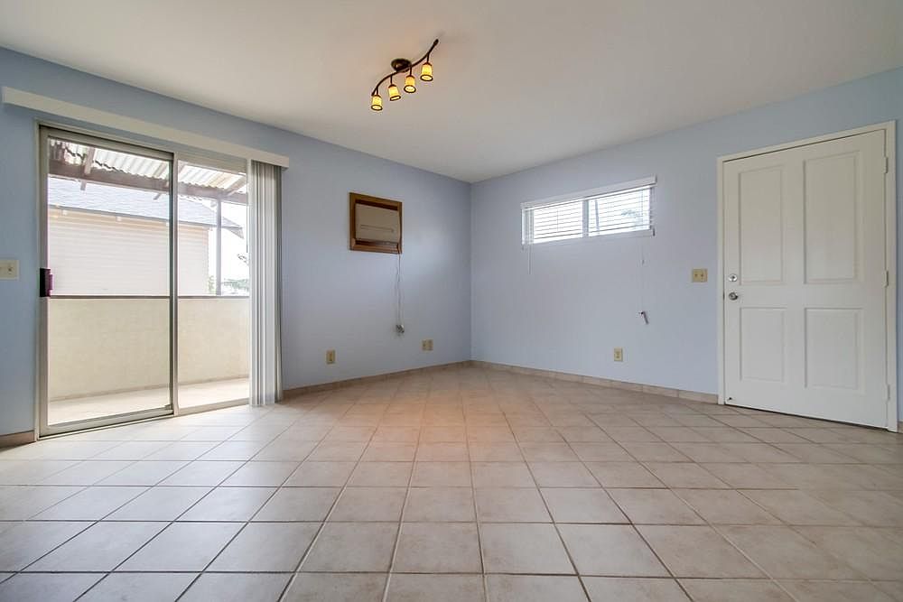 3649 1/2 Ray St photo 4