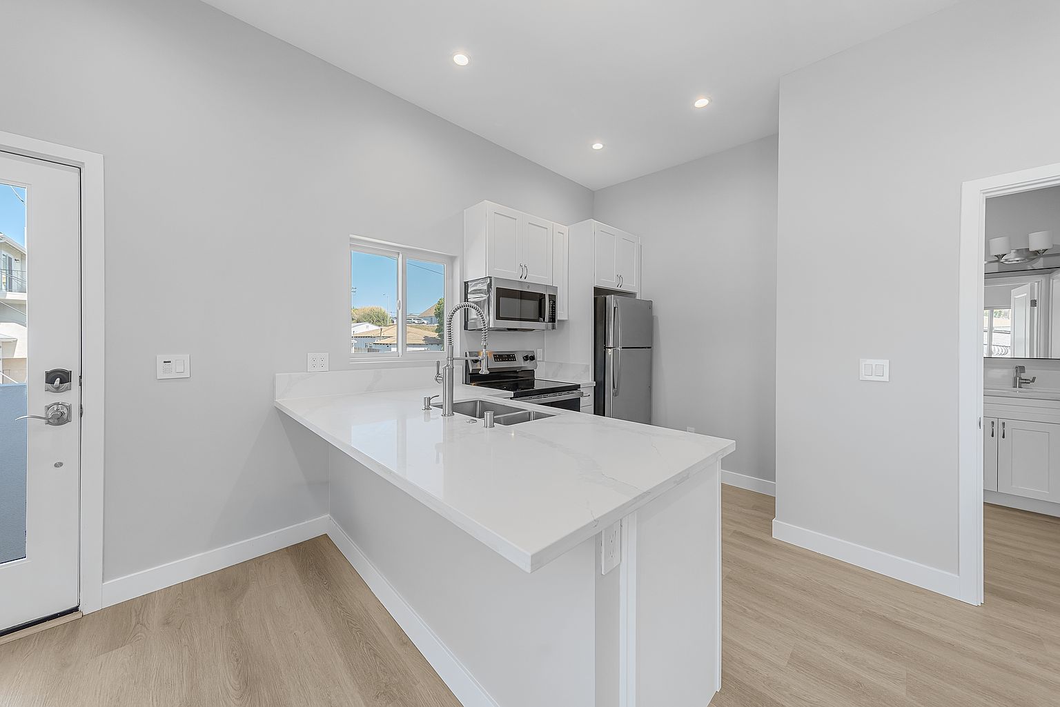 6048 Estelle St photo 3
