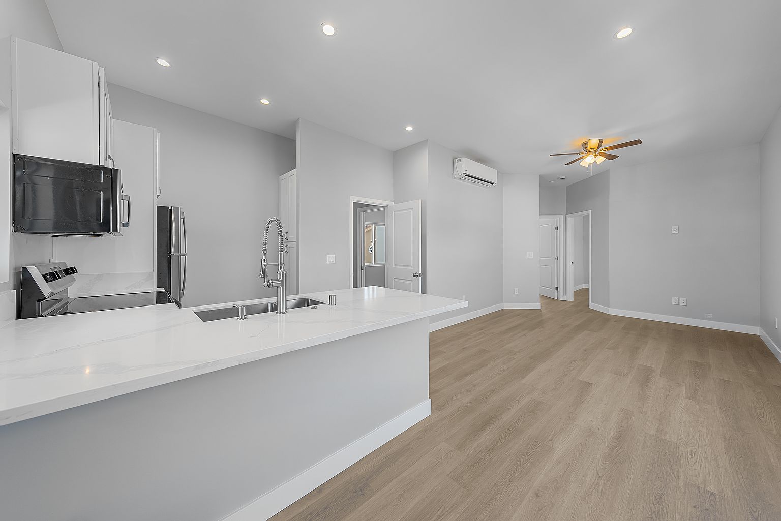 6048 Estelle St photo 2