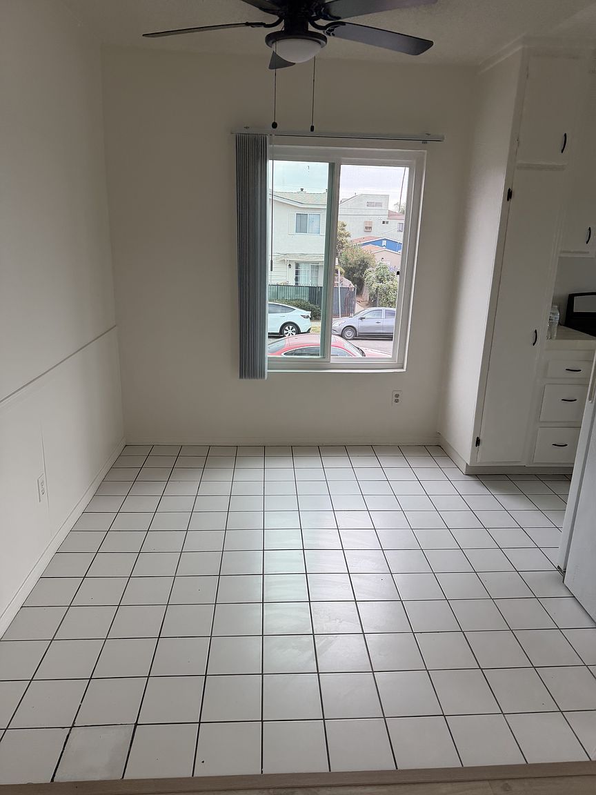 4626 33rd St photo 3