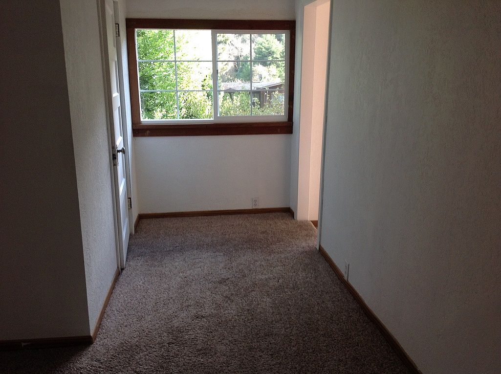 1BR/1BA Duplex on Sunset Ave · Forestville photo 4