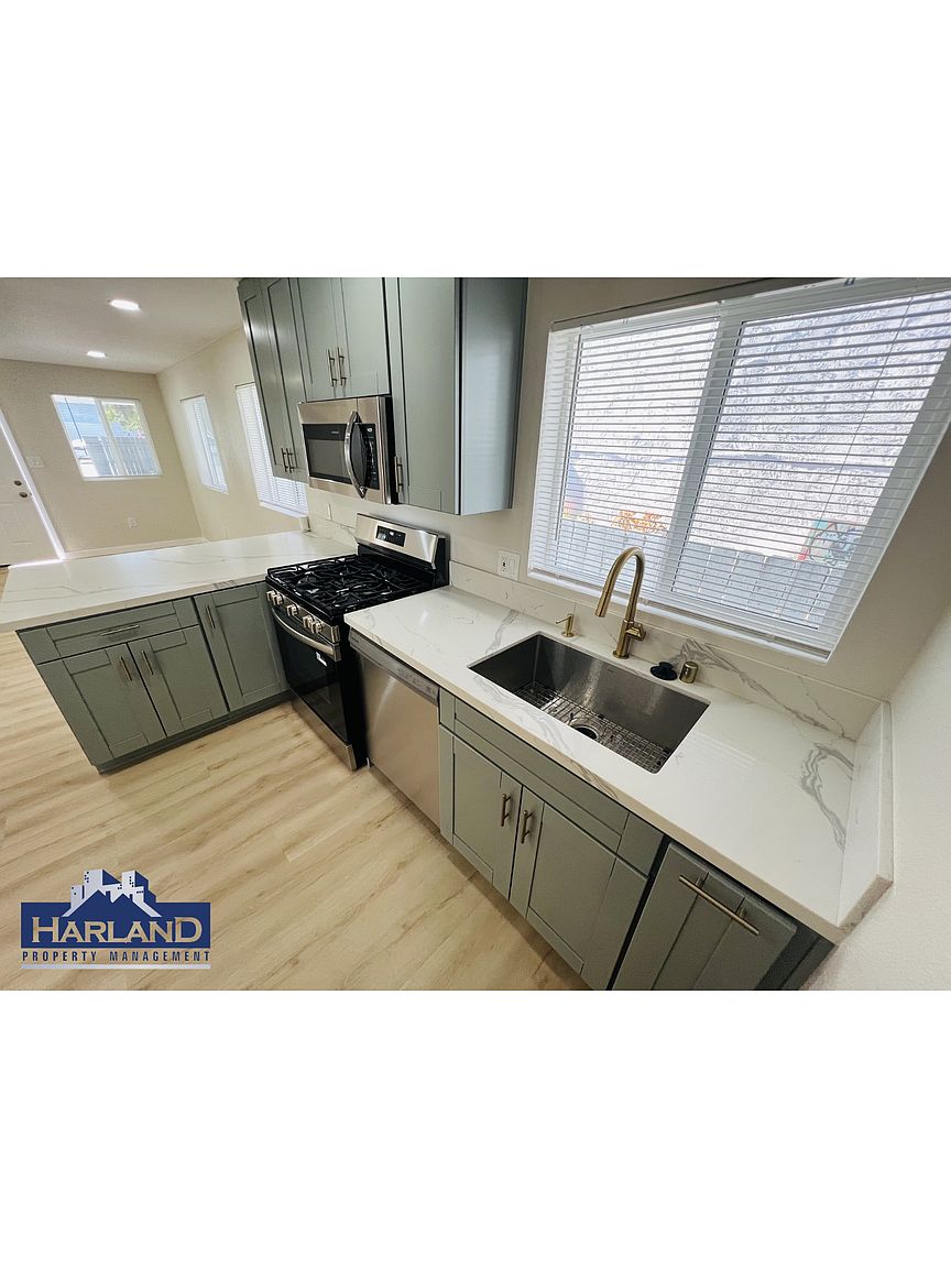 3845-3851 Menlo Ave photo 5