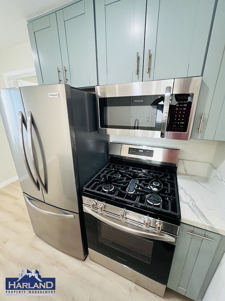 3845-3851 Menlo Ave
