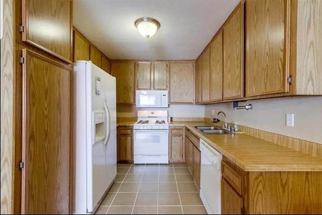 10382 Alphonse St photo 5