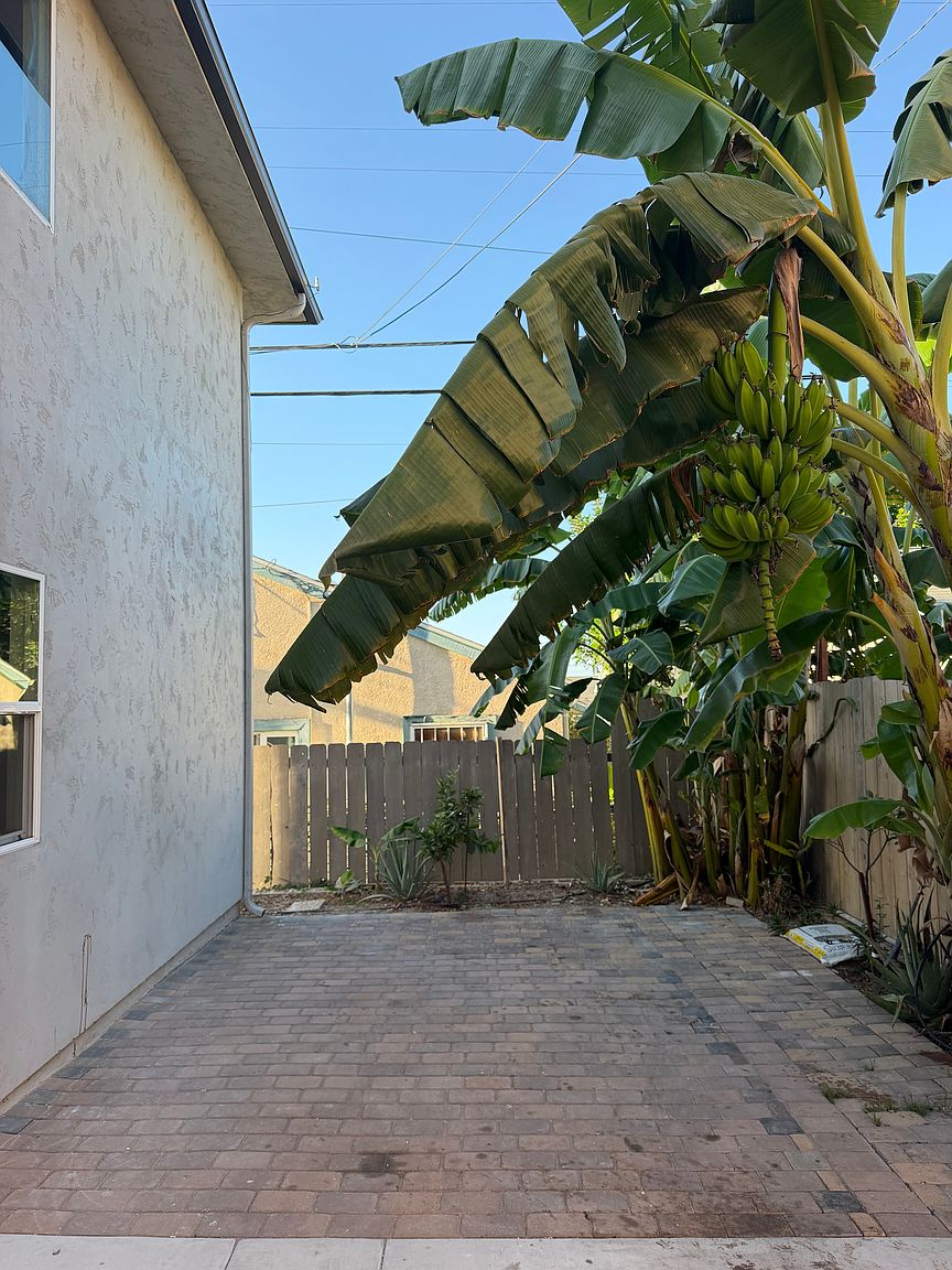 3986 Gamma St photo 2