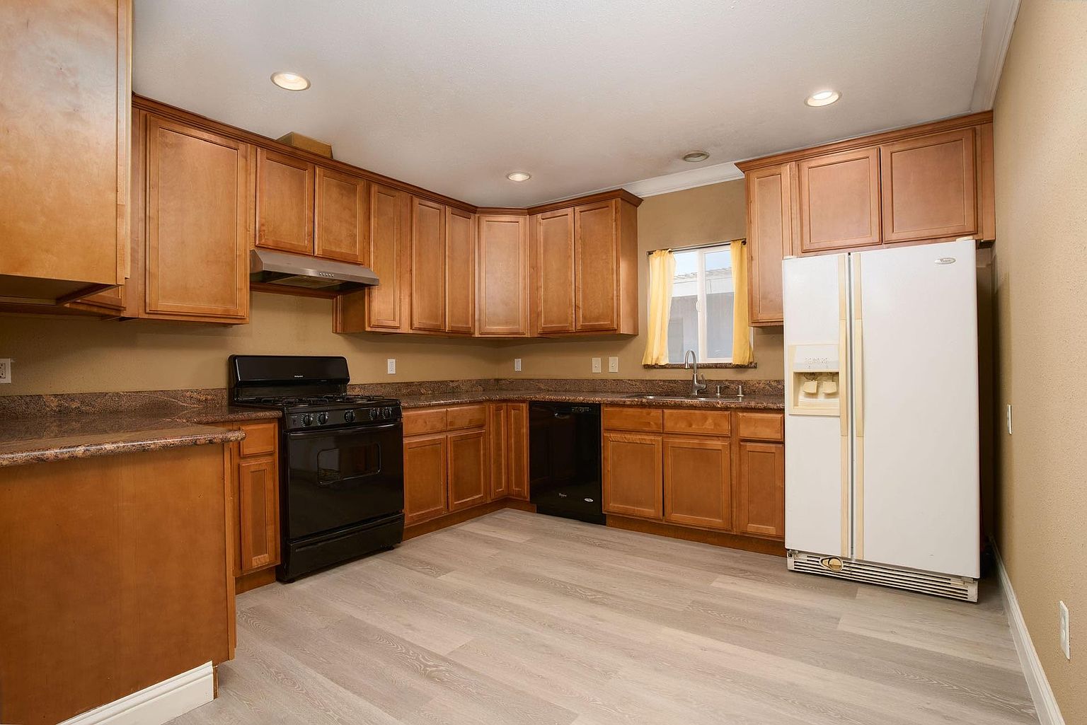 21308 Mission Blvd photo 3