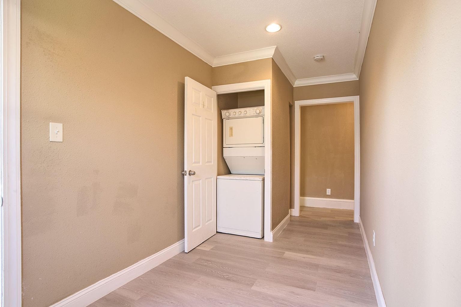21308 Mission Blvd photo 2