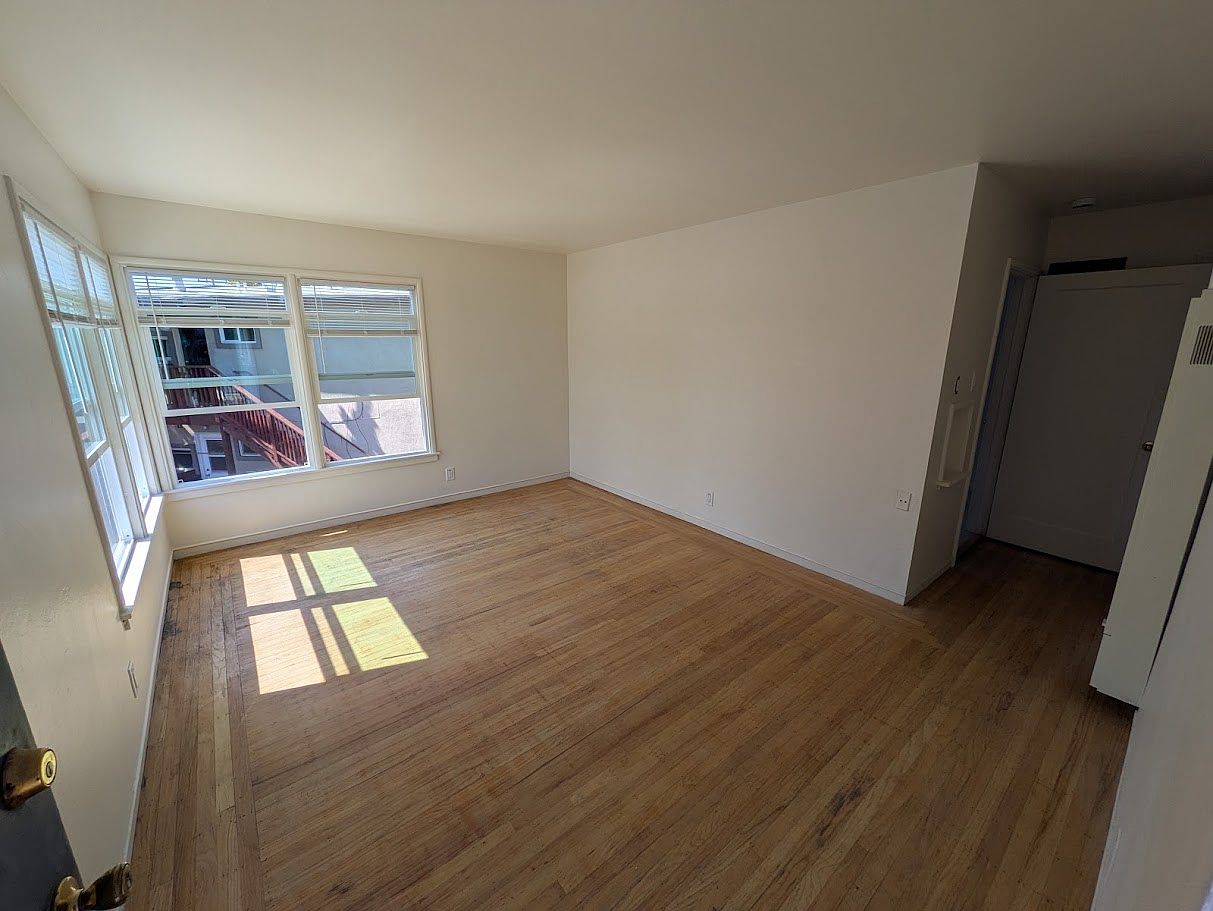 2432 7th St photo 4